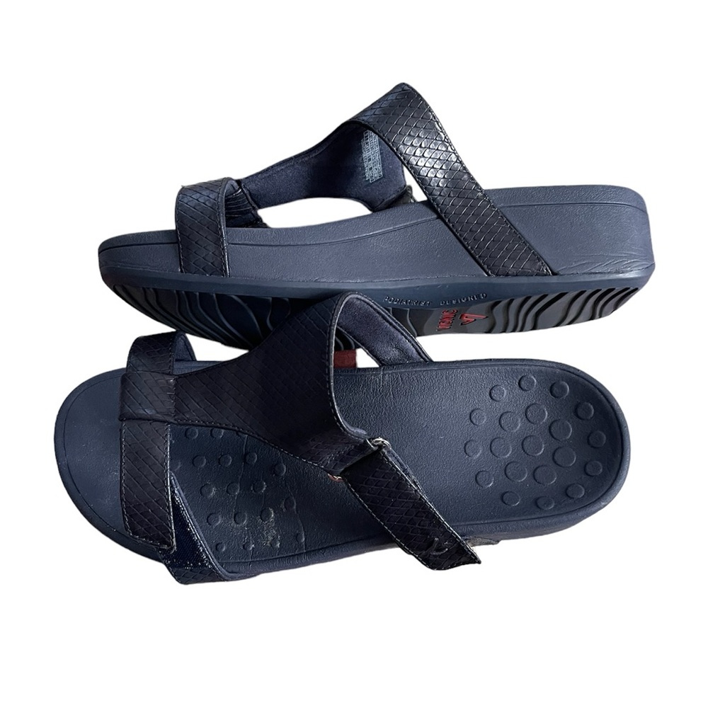 Vionic Adjustable Strap Platform in a 9 Wide